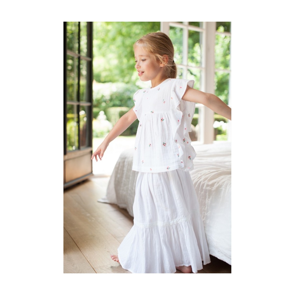 Blouse brodée à volants  Bleuet blanche
