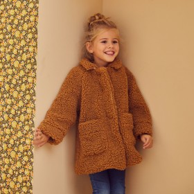 Coat with collar in fake fur Ebene chestnut