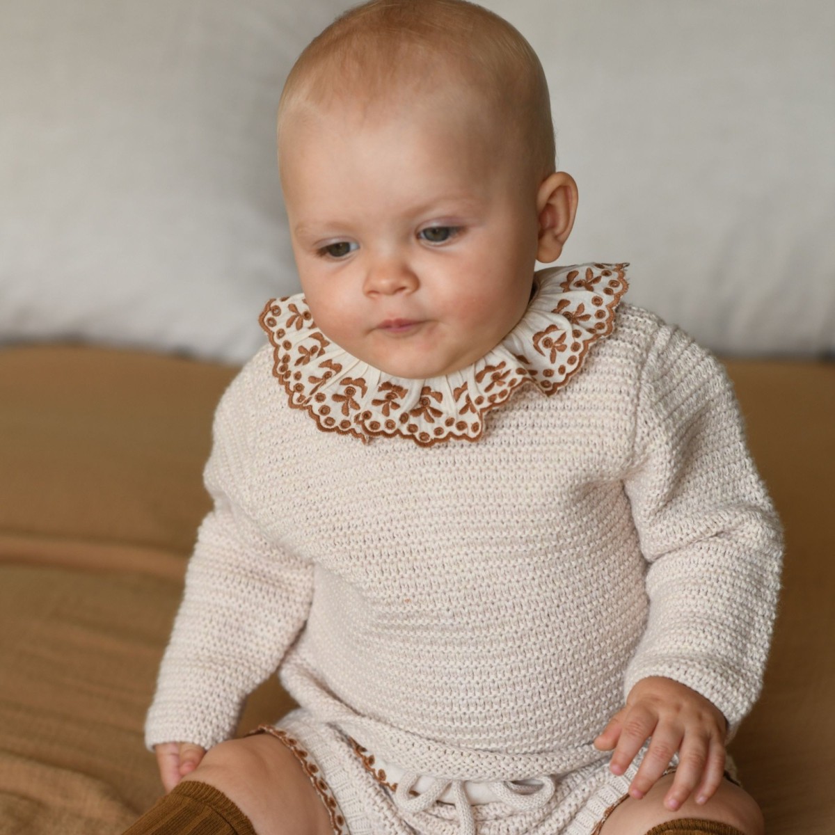 Pull à collerette brodée blush Vanessa