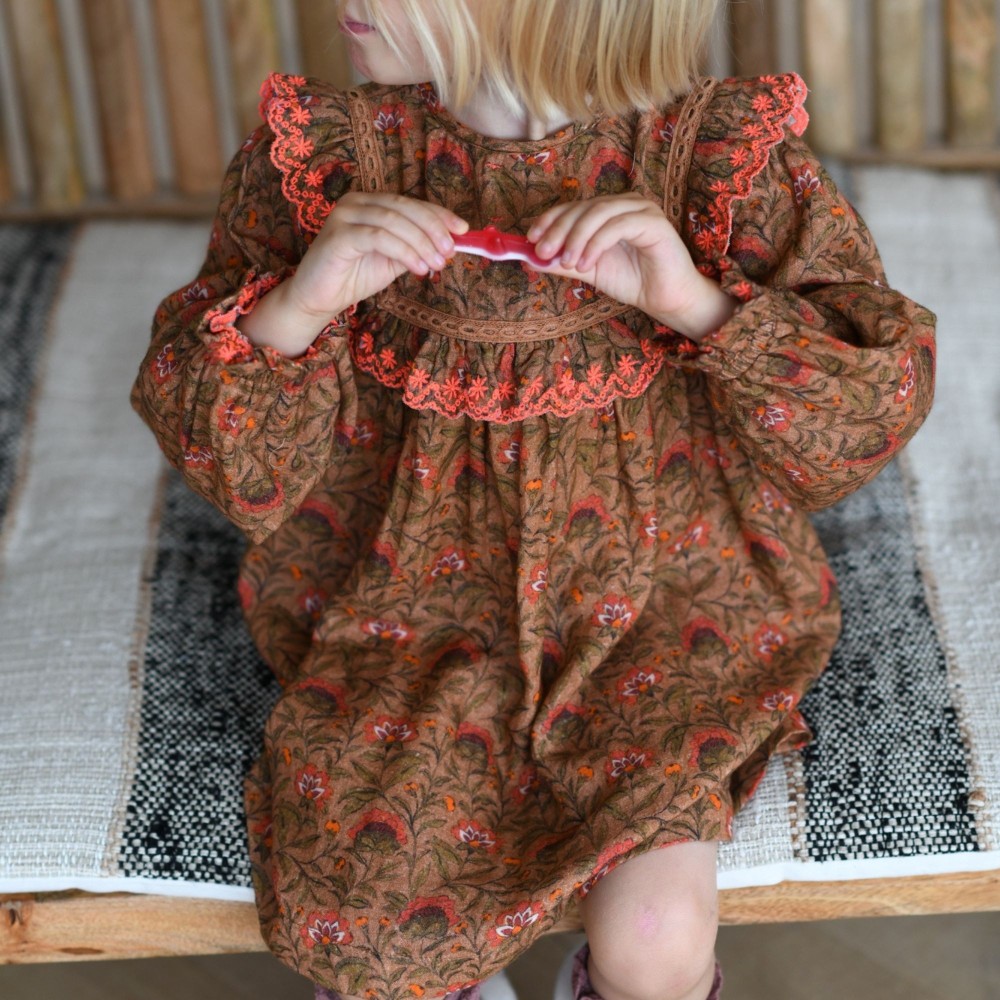 Robe fleurie volant brodé Nori Flowers bois de rose