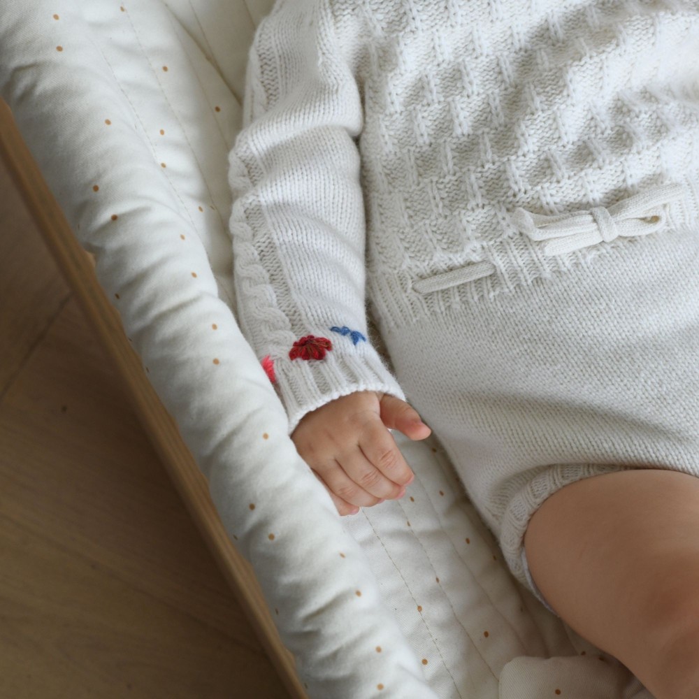 Combinaison bébé en maille brodée fleurs Ornella