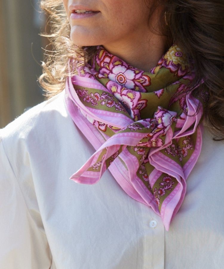 GRANDS FOULARDS