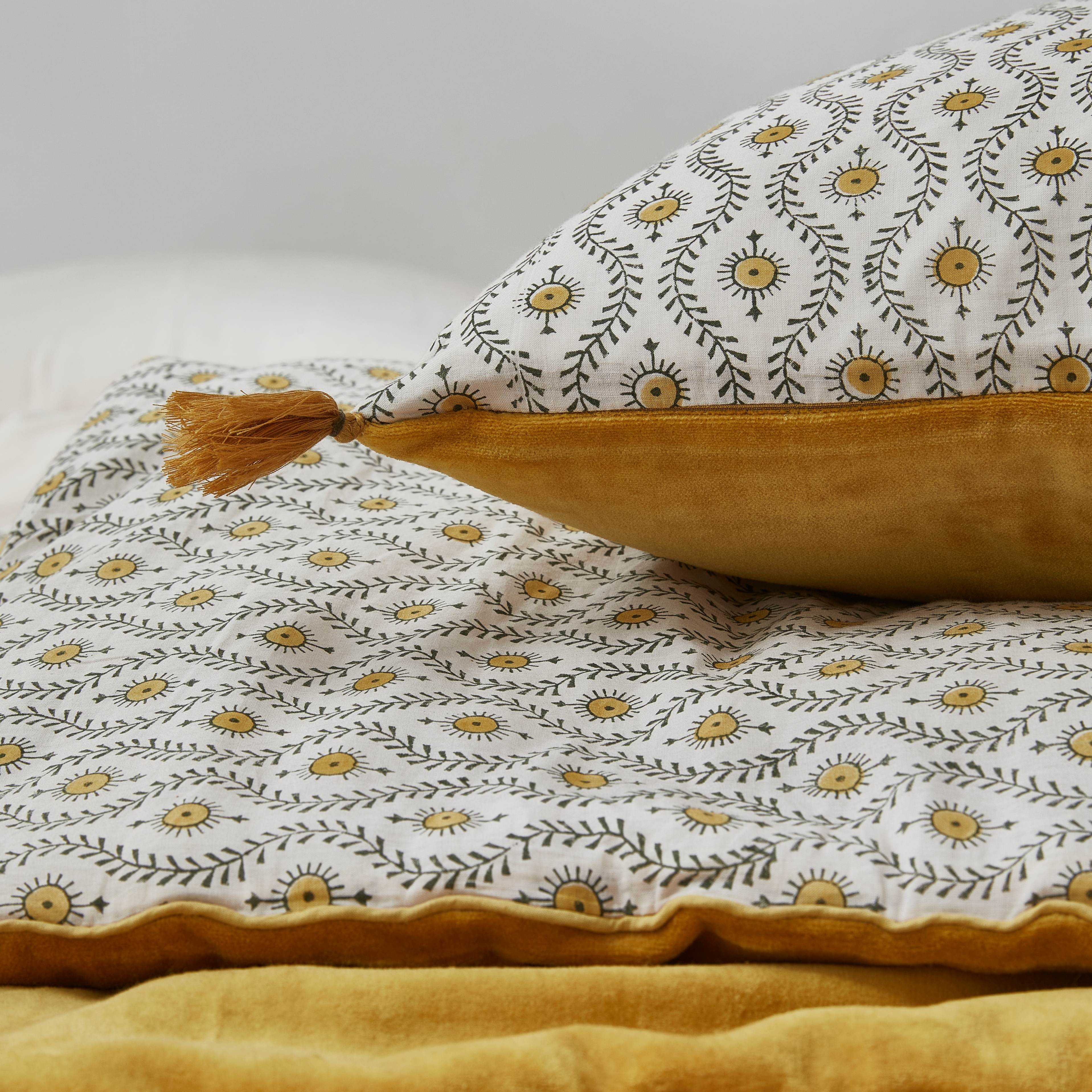 Hermès Foulard Hermes Vintage En Soie Jaune Bleu Couronnes Crowns 1969 Abadie  457749